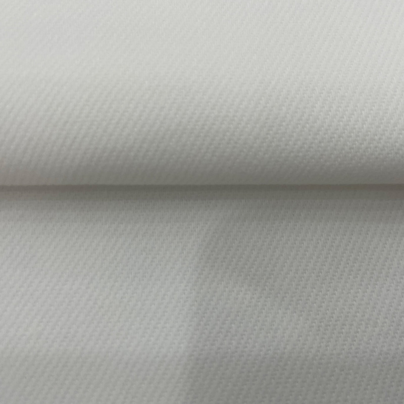 Denim Palsu untuk Celana Chino Memperluas Pilihan Pakaian Kasual